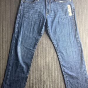 Lucky brand straight leg jeans in